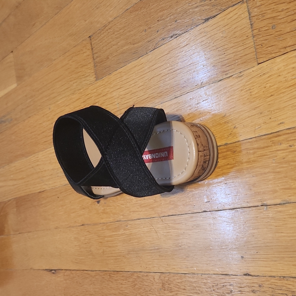 Sandals - Picture 3 of 4